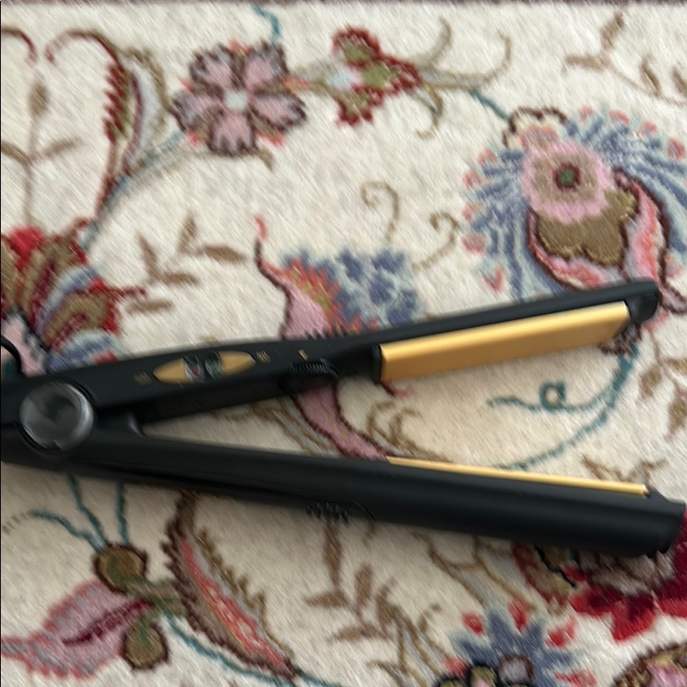 GHD Gold Hair Straightener - Black and Gold